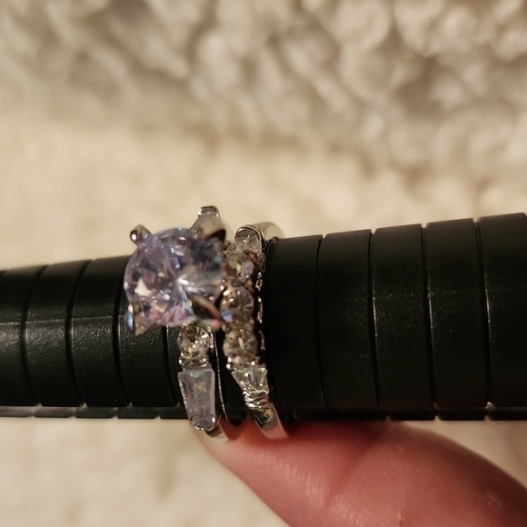 STUNNING Round Diamond Ring Set - Picture 8 of 9